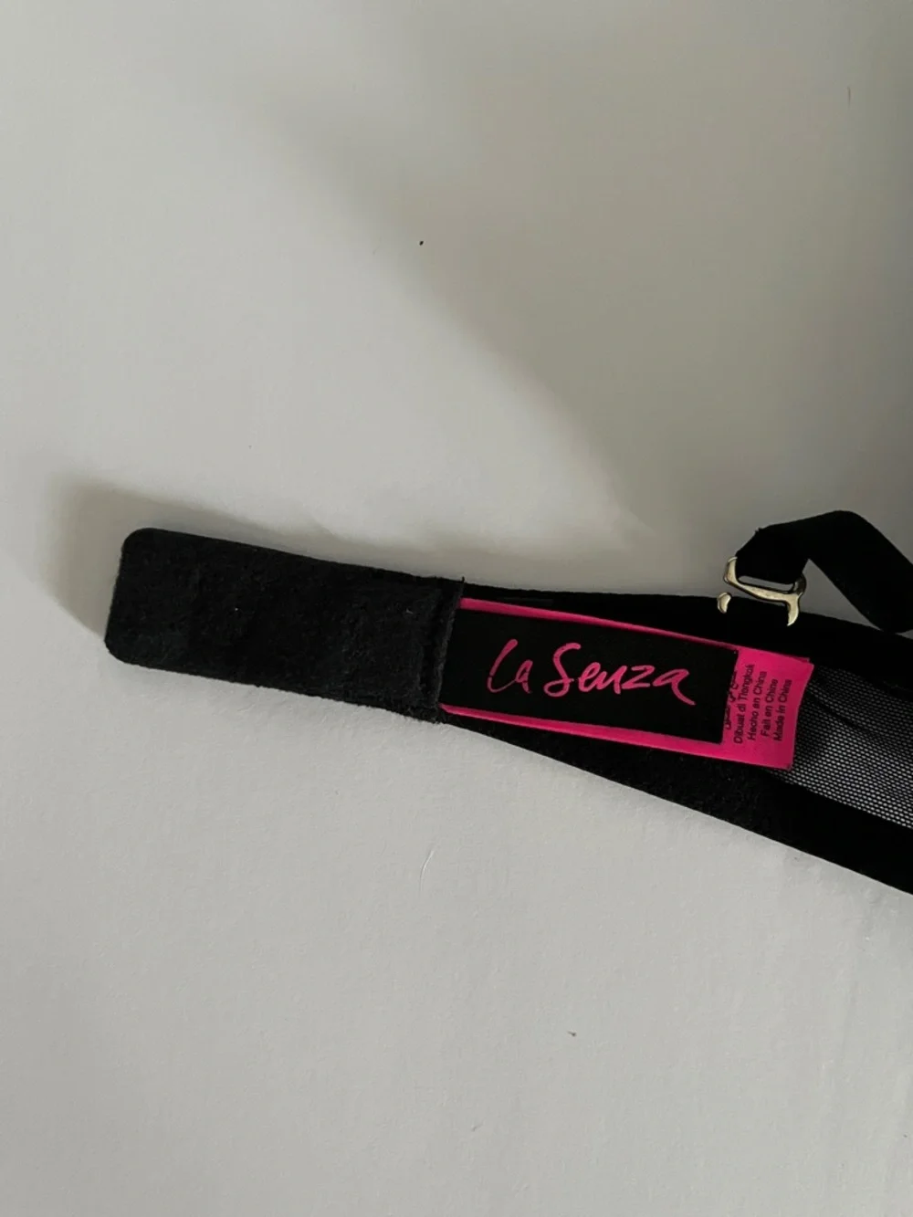 La SENZA Black/Cream Push-Up Plunge with Lace Overlay +Beyond Sexy Pink Bras 32D - Picture 7 of 16